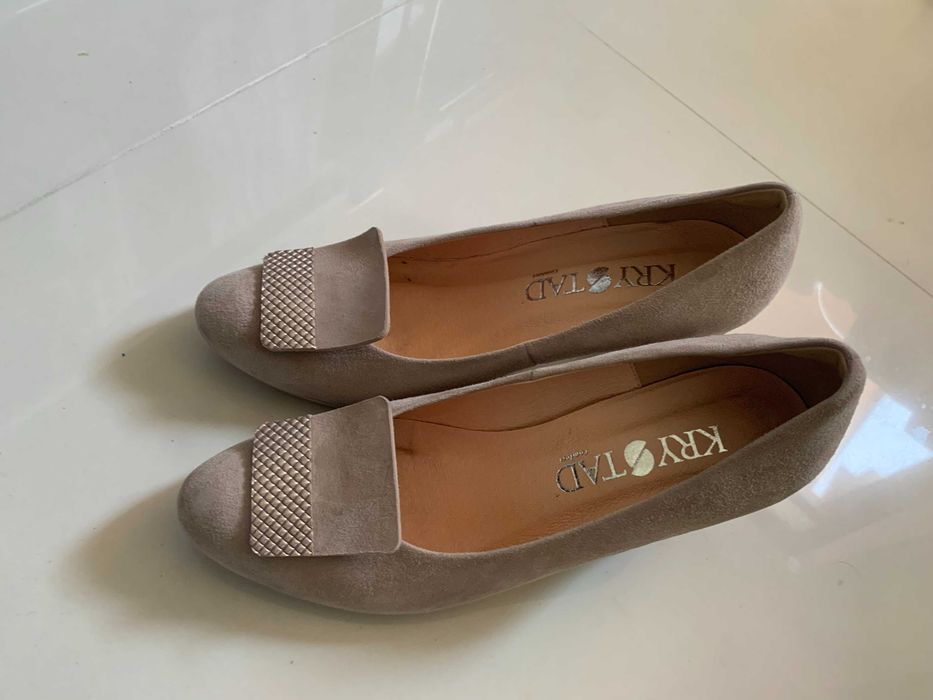 Buty damskie Krystad na obcasie - rozmiar 39 - stan bardzo dobry