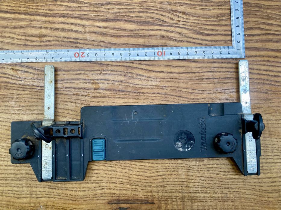 Adapter do szyny prowadzącej do pilarek i wyrzynarek Makita