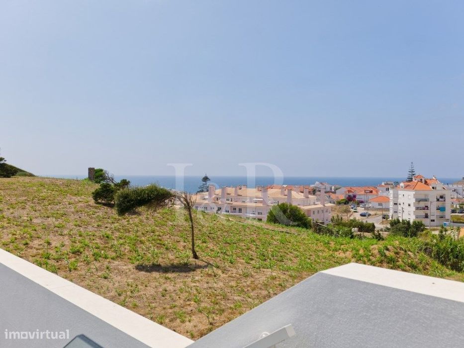 Apartamento T4 duplex com vista mar na Praia das Maçãs, Sintra