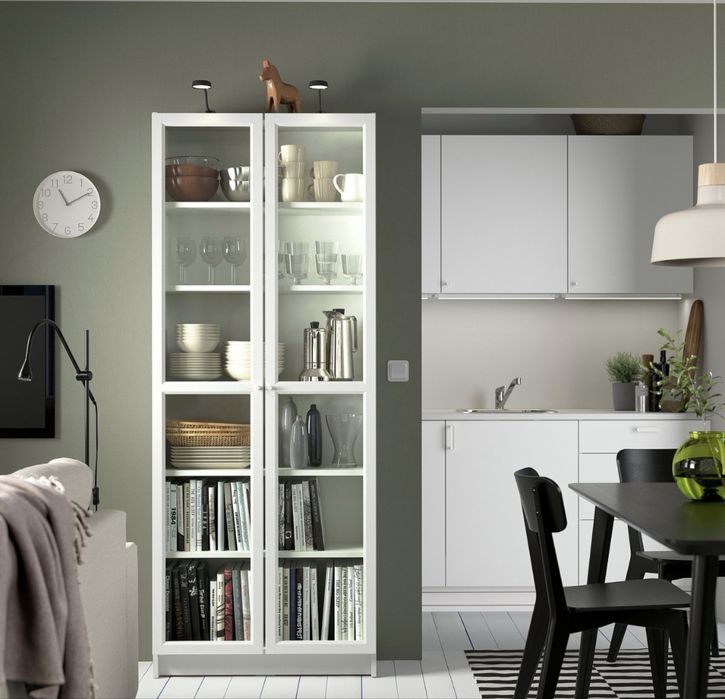 Estante Branca Portas Vidro Billy Oxberg IKEA