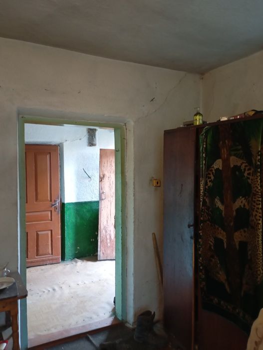 Продам участок з хатою