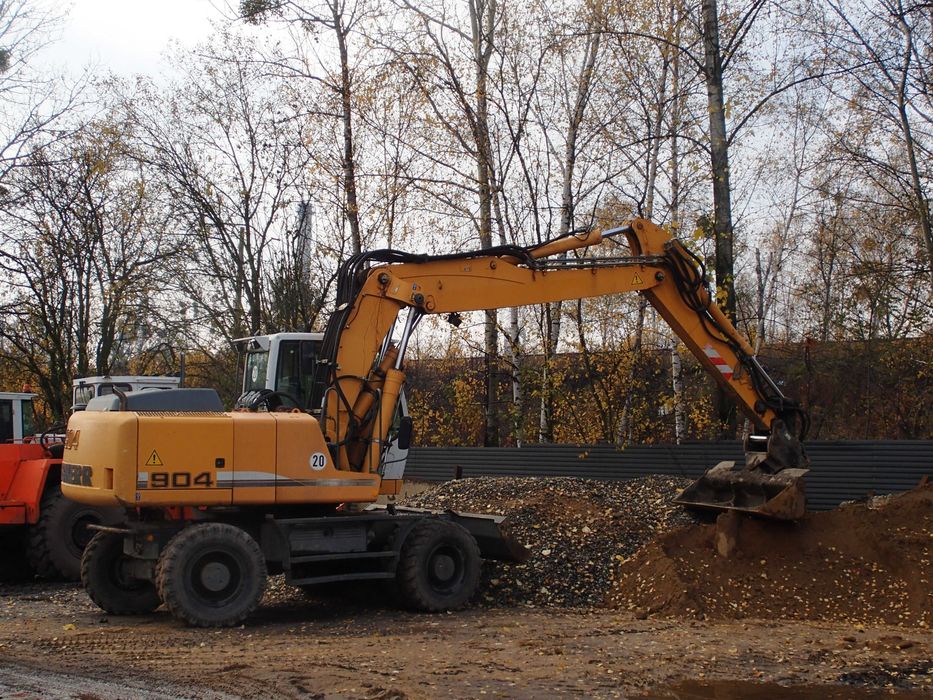 Usługi koparkami i koparko-ładowarkami