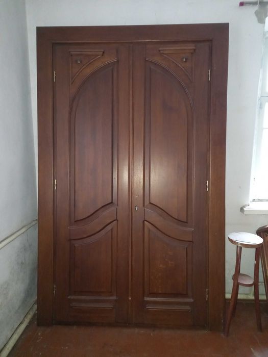 Двері дубові великі і малі