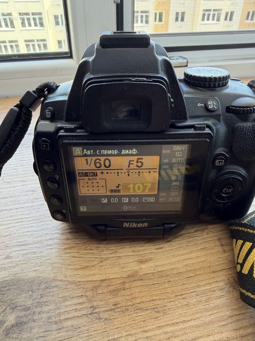 Продам Nikon D5000 + Nikon 18-105mm VR. + SD32GB + кейс