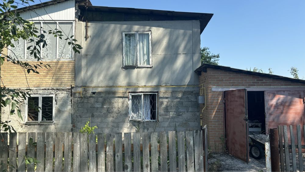 Будинок, 15соток землі, всі комунікаціі