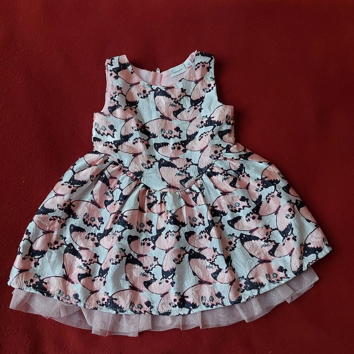 Śliczna sukieneczka 80 cm