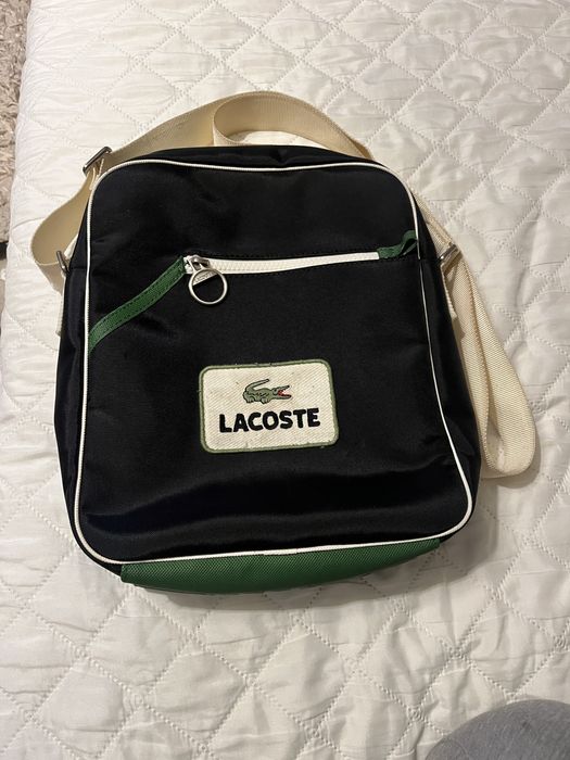 Saszetka Lacoste na ramie