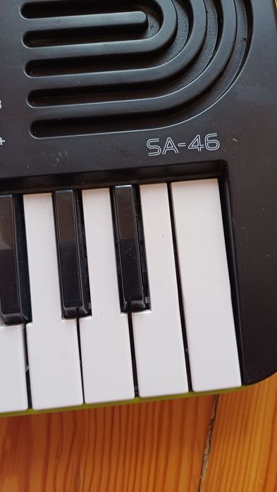 Продам мини-синтезатор "CASIO"