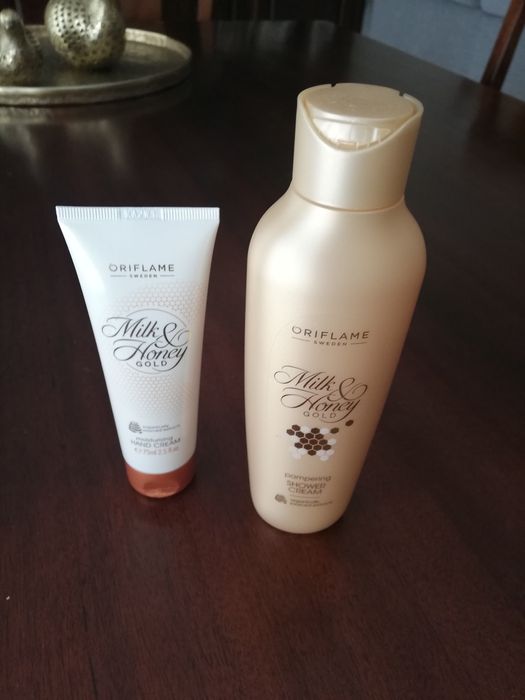 Leite de corpo e creme mãos