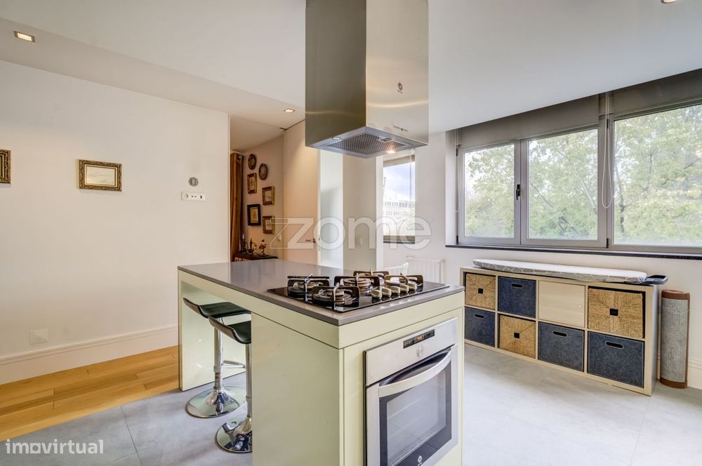 Apartamento T3 todo renovado c/garagem na Av. de Londres em Guimarães