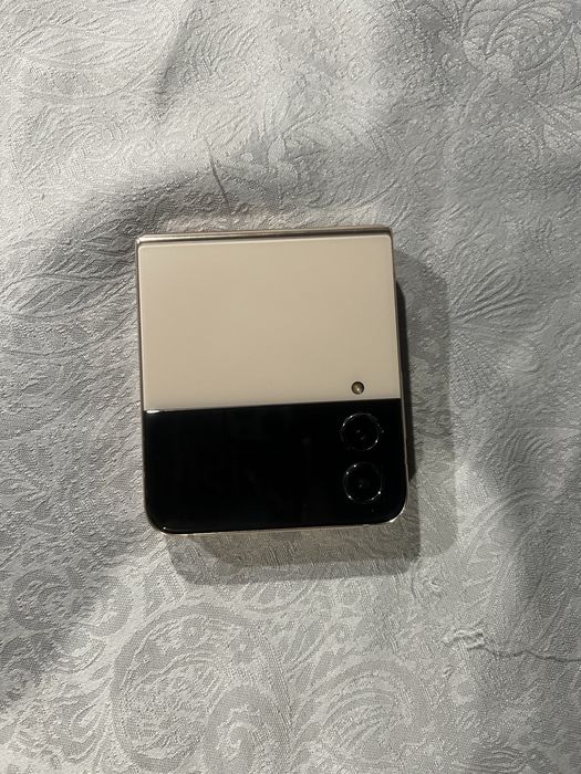 Samsung galaxy z flip 4