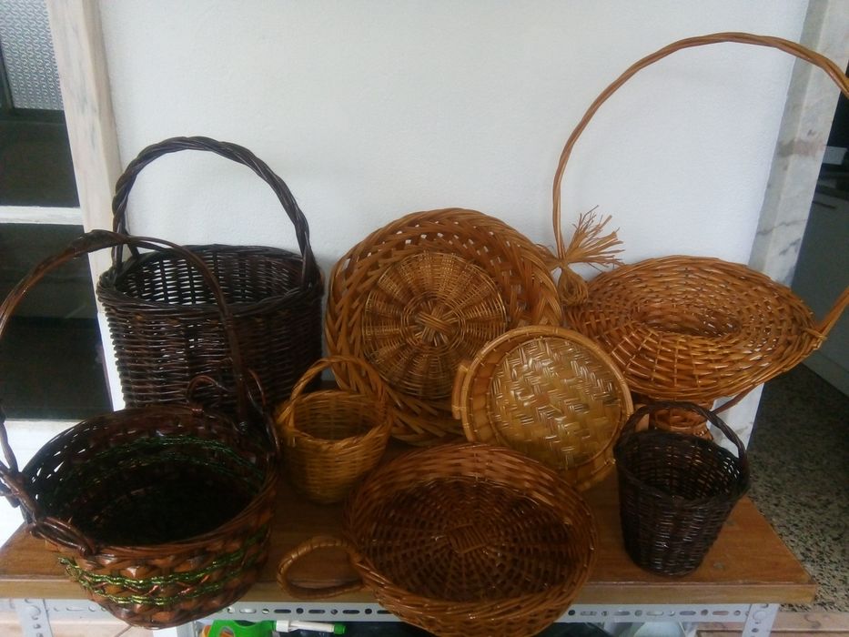 27 artigos de vime decorativos e utilitários