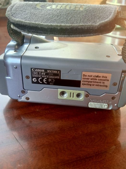 Видеокамера Canon mv700i
