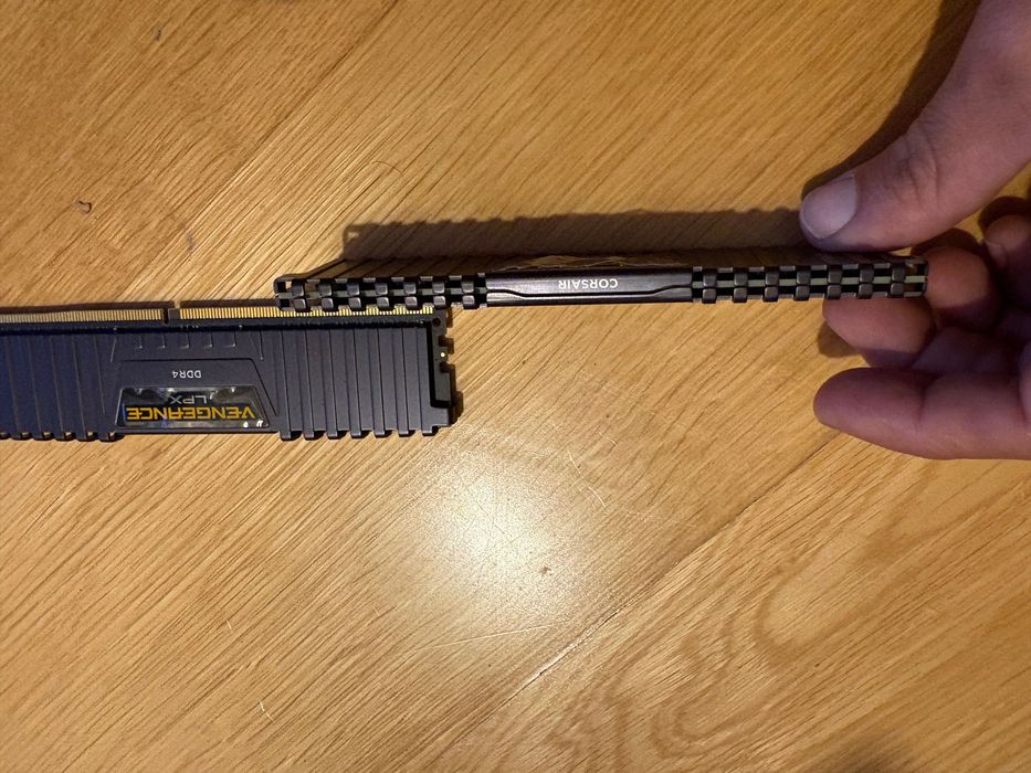 Memória RAM Corsair Vengeance LPX DDR4 3200 PC4-25600 16GB 2x8GB CL16