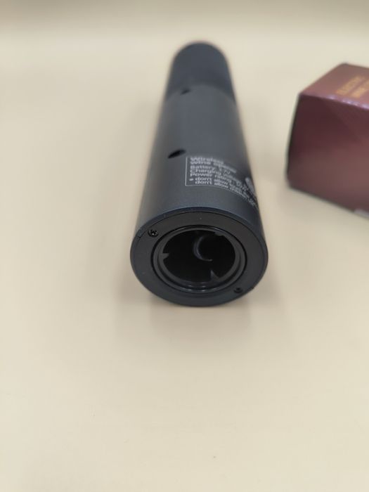 Elektryczny korkociąg otwieracz do wina USB bezprzewodowy.