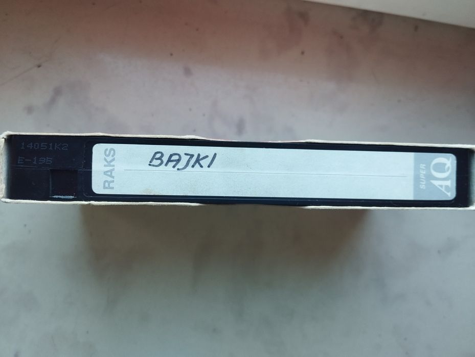 Kaseta VHS z bajkami SECAM