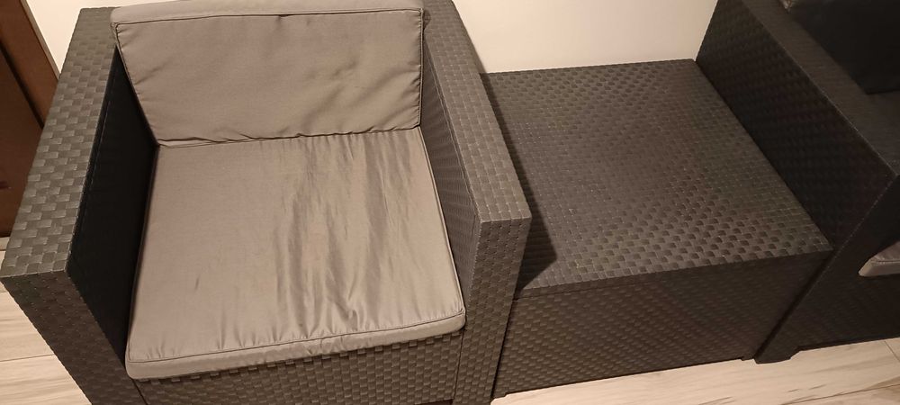 Komplet foteli ogrodowych ze stolikiem