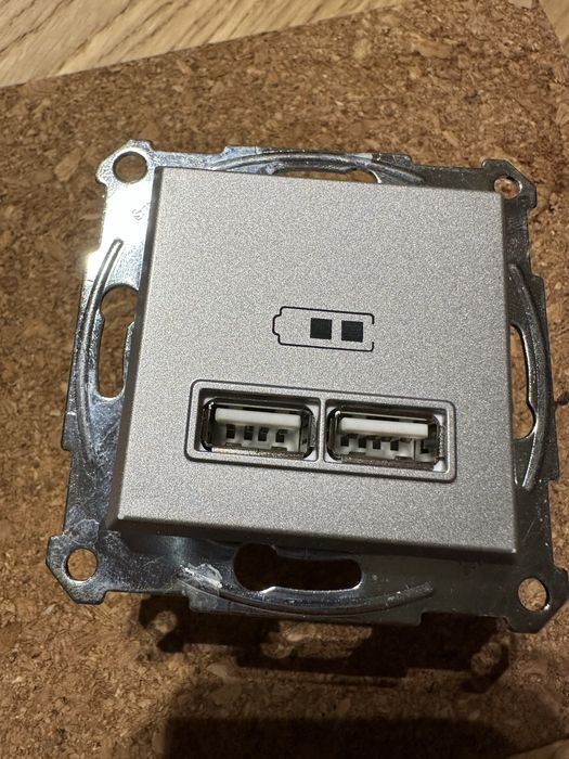 Schneider asfora gniazdo USB aluminium EPH