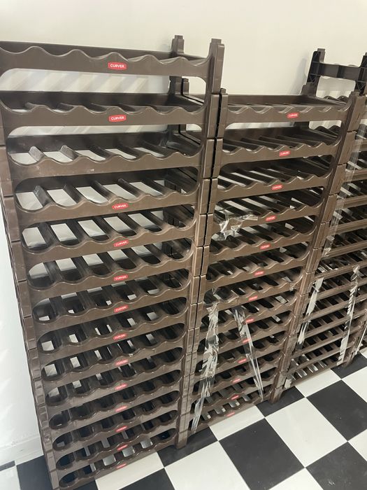 Garrafeira marca Curver