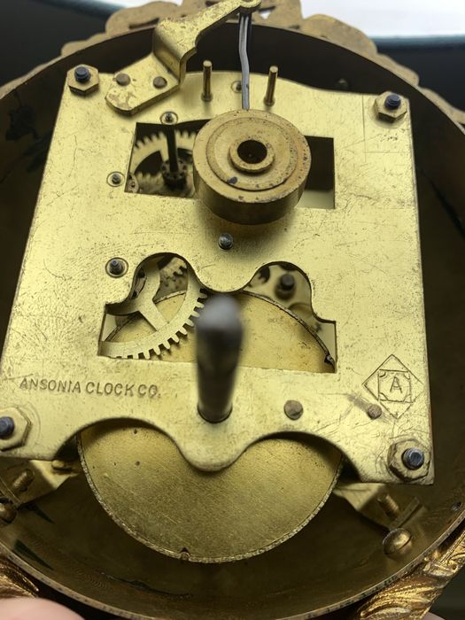 Часы бронзовые каминные Период: около 1890–1905 гг.