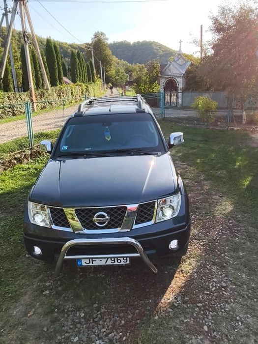 автомобіль Nissan Navara
