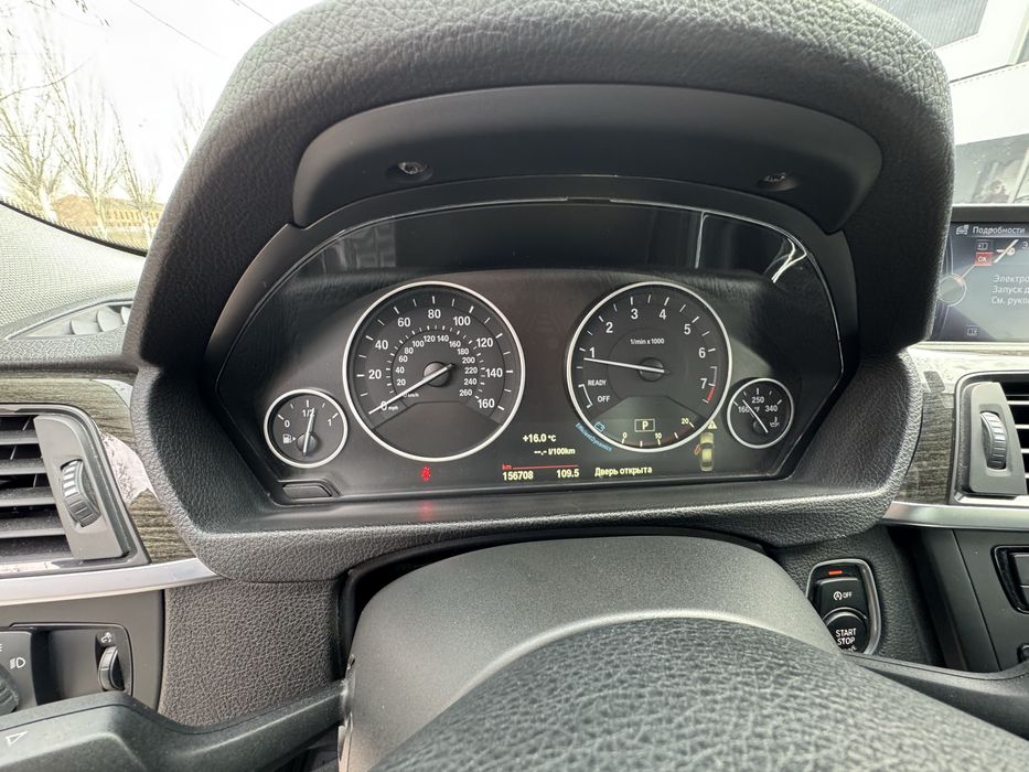 BMW F30 320i.