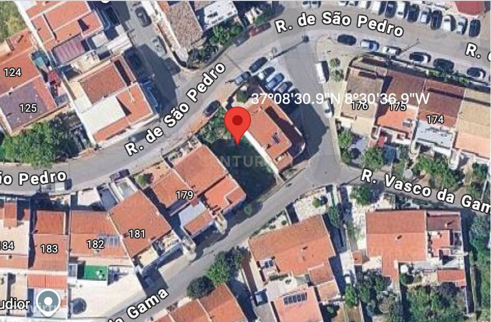 Lote de terreno urbano com a área de 235 m2