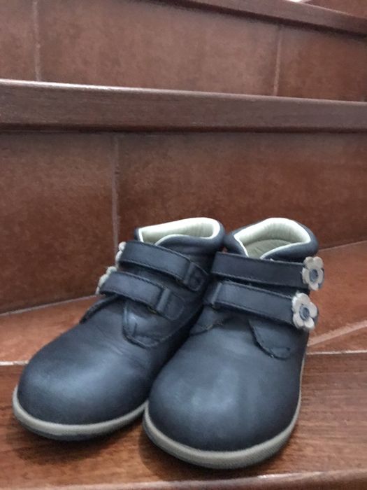 Botas de menina em pele