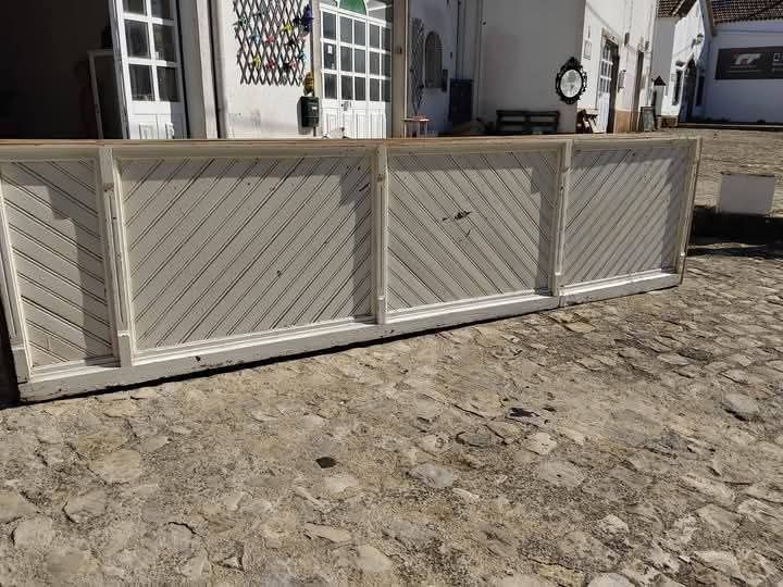 Balcão rústico em madeira