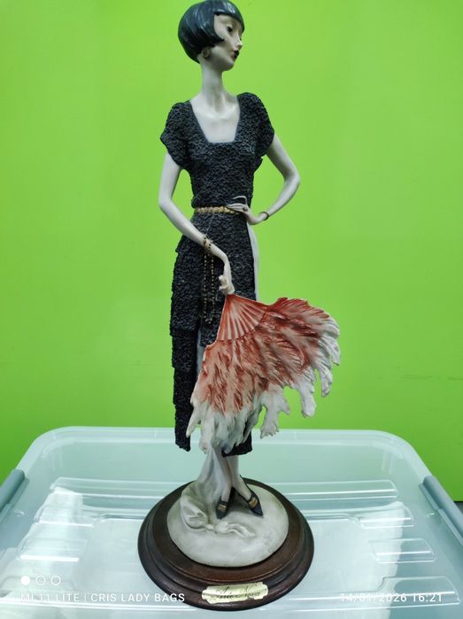 Boneca em marfinite da Arte Nova com 44 cm de altura linda