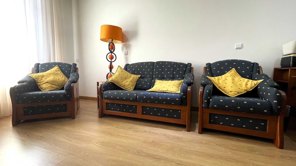 RESERVADO! - Conjunto de Sofá-Cama + 2 Cadeirões — Excelente Estado