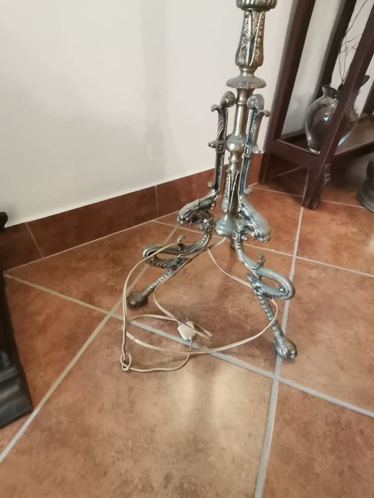 Candeeira em latão pé alto