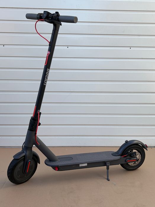 Hulajnoga elektrycznas  Ducati PRO-1 Plus 25 km/h do 100 kg
