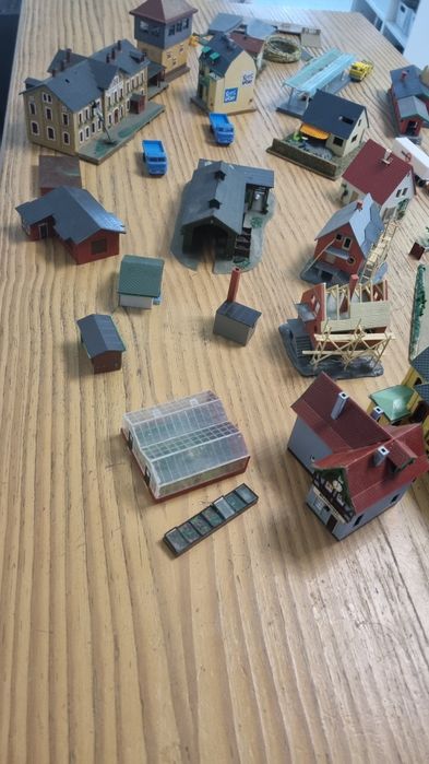 Domki i inne do kolejki makiety