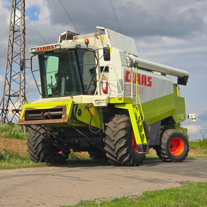 Свіжий claas lexion 460 з жаткою