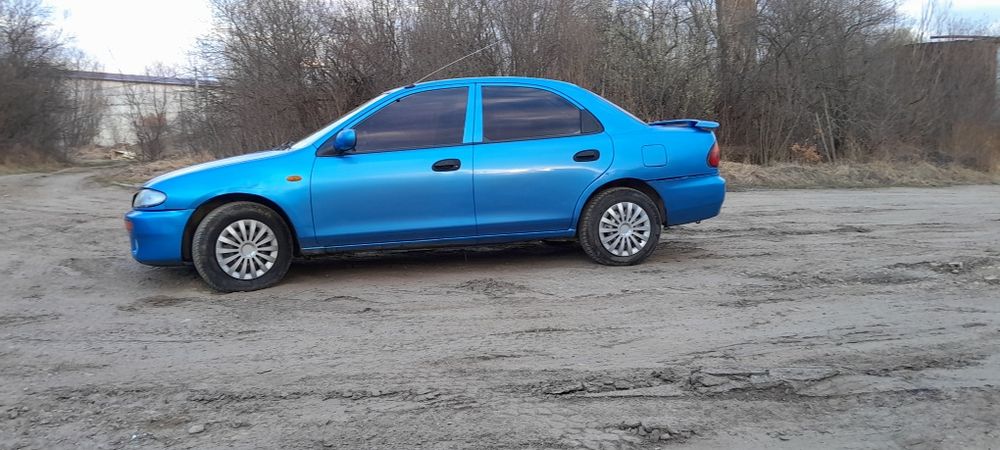 Продається мазда 323