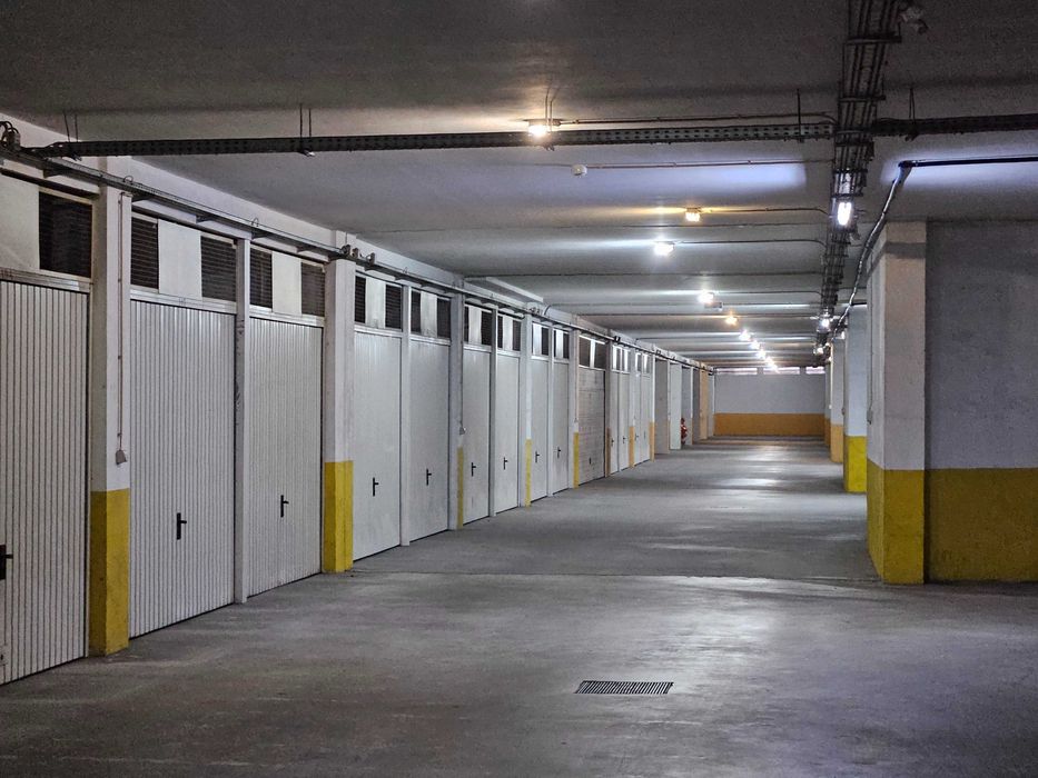 Garagem 2 carros - Excelente estado