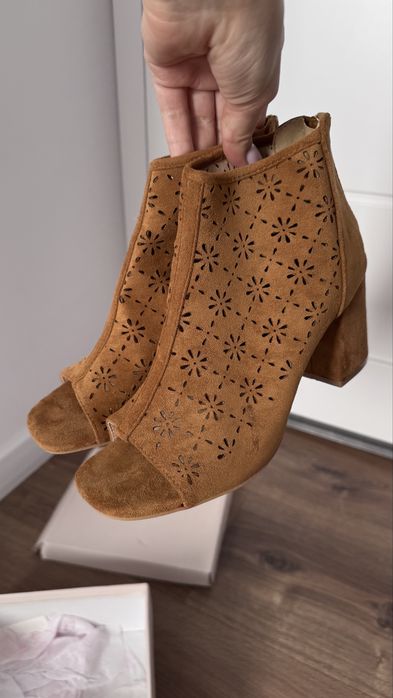 Damskie botki letnie