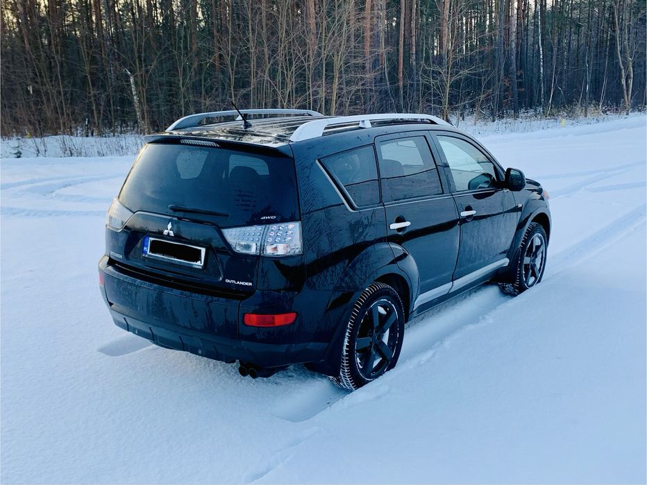 Mitsubishi Outlander 2.0 DiD 140KM 4x4 Black Alu18