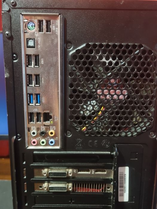 Zestaw komputer PC. 27' 75hz SSD GTX