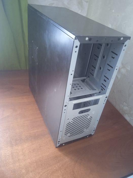 Корпус системного блока для комп'ютера