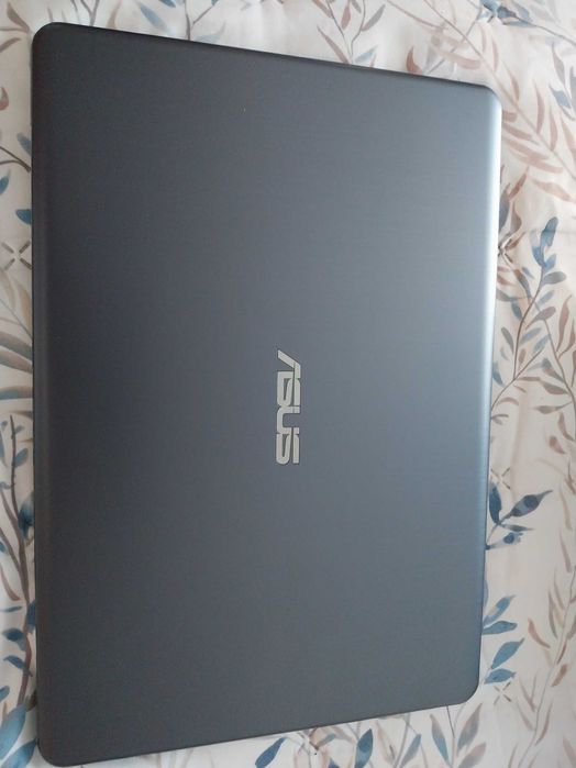 Portátil Asus em excelente estado