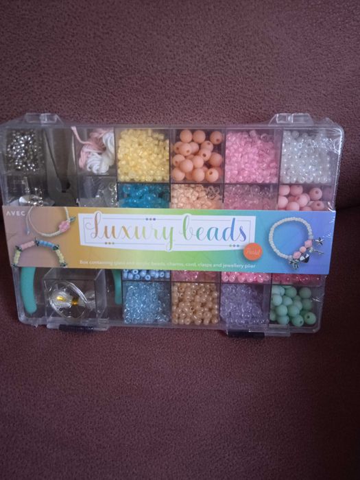 Шикарний подарунковий набір бісера в коробці органайзеру Новий