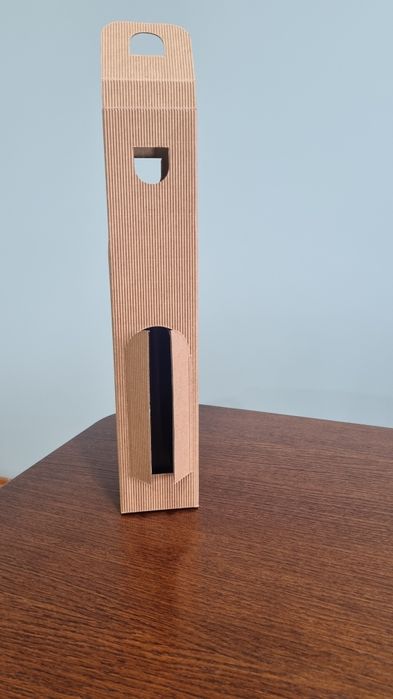 Pudełko ozdobne nosidełko kartonowe na butelkę