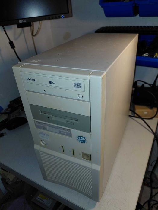 PC antigo Unisys Pentium 100MHz