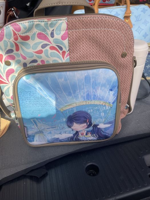 Mochila com carteira igual