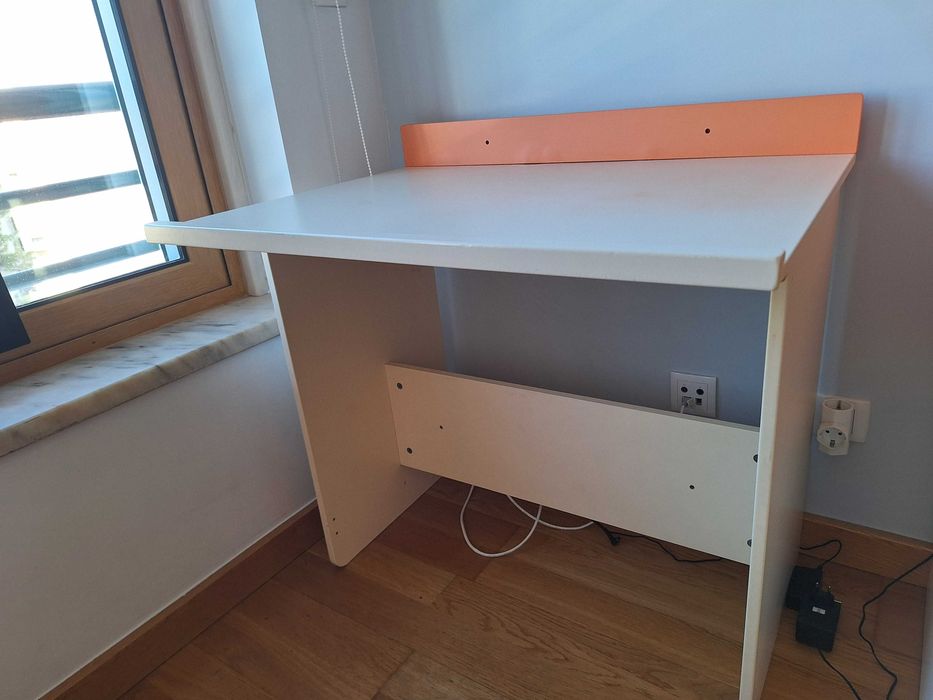 Quarto de criança convertível (de berço p cama com secretária) Micuna.