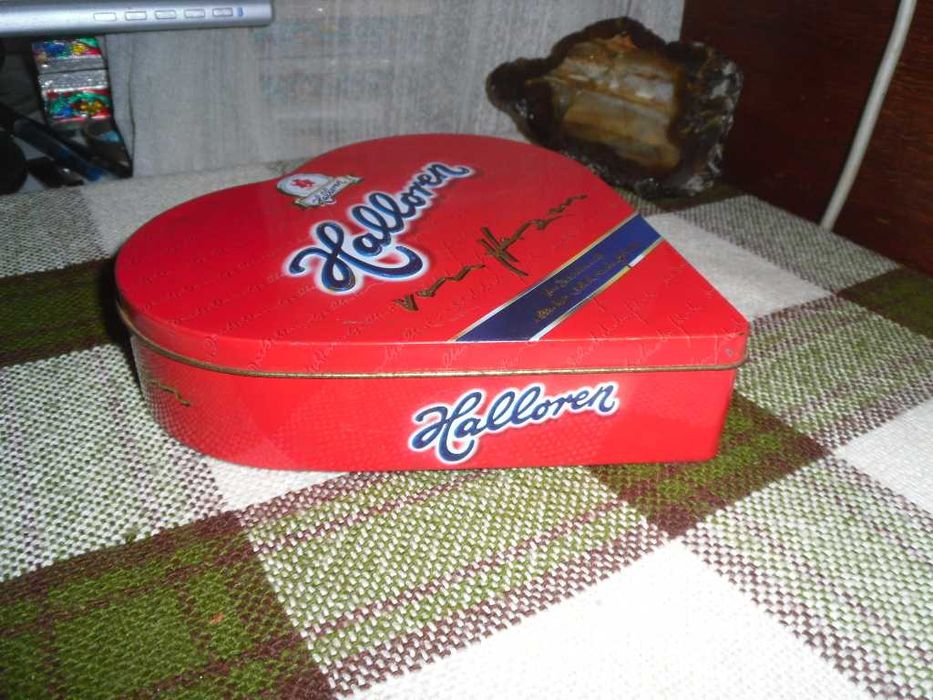 Коробочка металлическая  в форме сердца коллекционная