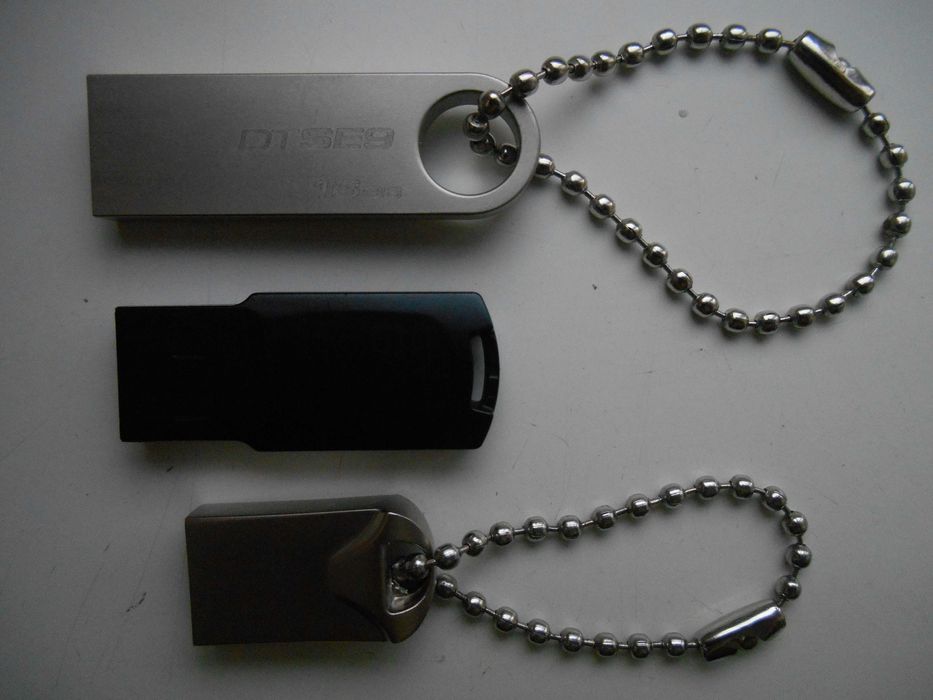 флешка Kingston 8 гб, 16 гб