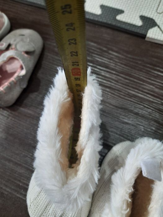 Niechodki kozaczki buciki 19 H&M warkocze boho sesja beżowe